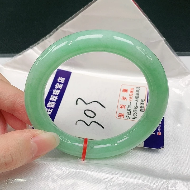 未镶嵌手镯（圆镯）翡翠没**字翡翠手镯