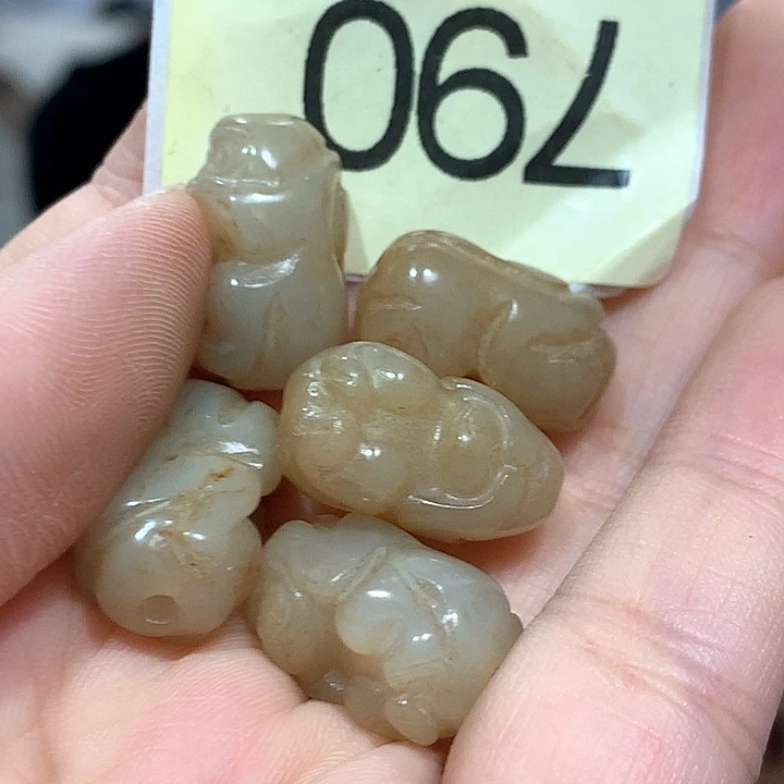 粤***叔和田玉未镶嵌颈饰