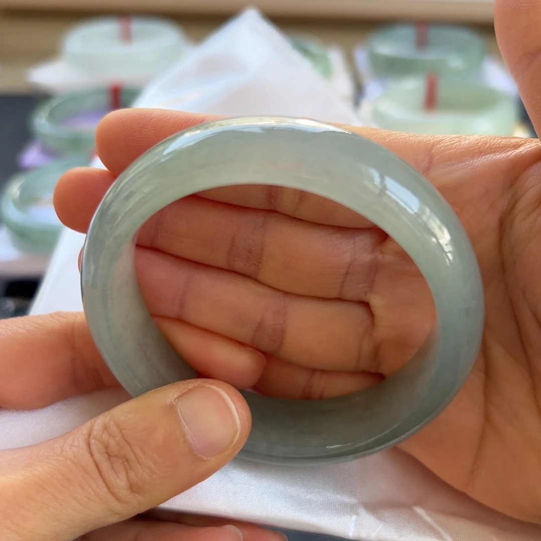 翡翠手镯未镶嵌手镯