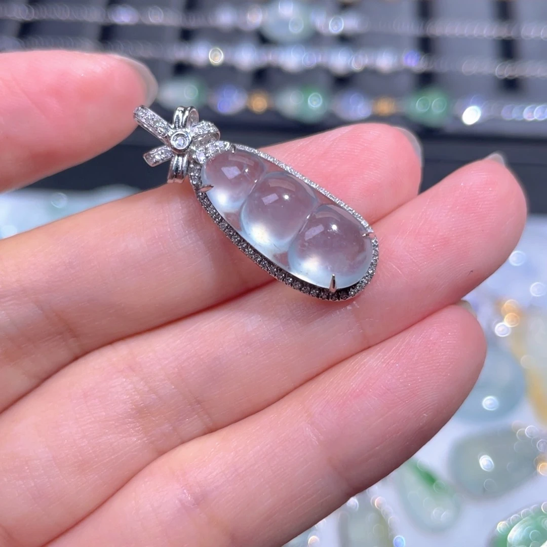 颈饰18K金镶嵌翡翠翡翠