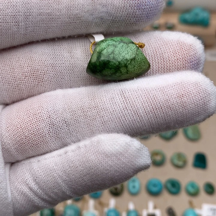 绿松石未镶嵌珠宝奇石