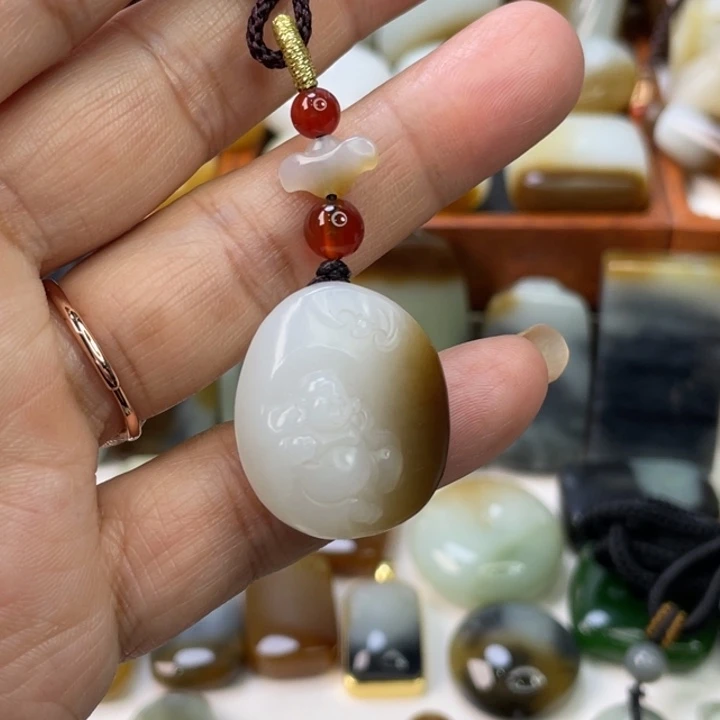 和田玉未镶嵌颈饰