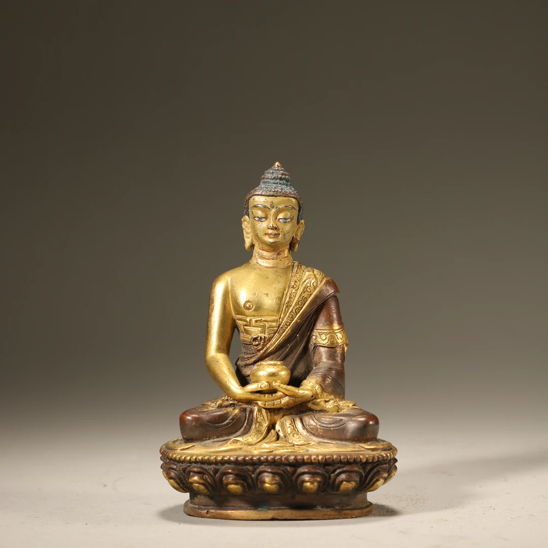 Lot18清代 铜鎏金释迦摩尼造像