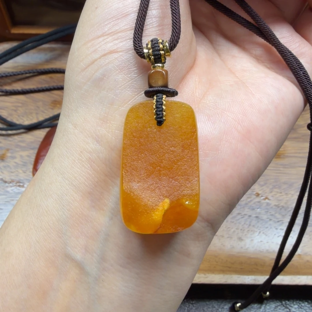琥珀未镶嵌吊坠(赠链)