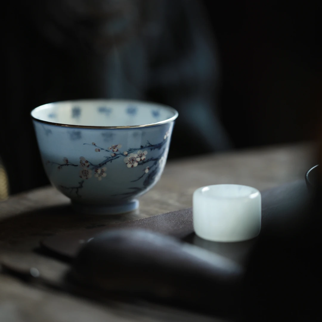 【斋居】弥云斋-空山雪·斗彩梅竹蓝底吾杯（弥云S0625）