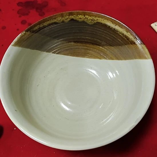 瓷片瓷器摆件，瓷片，沙锅，均有点瑕疵。