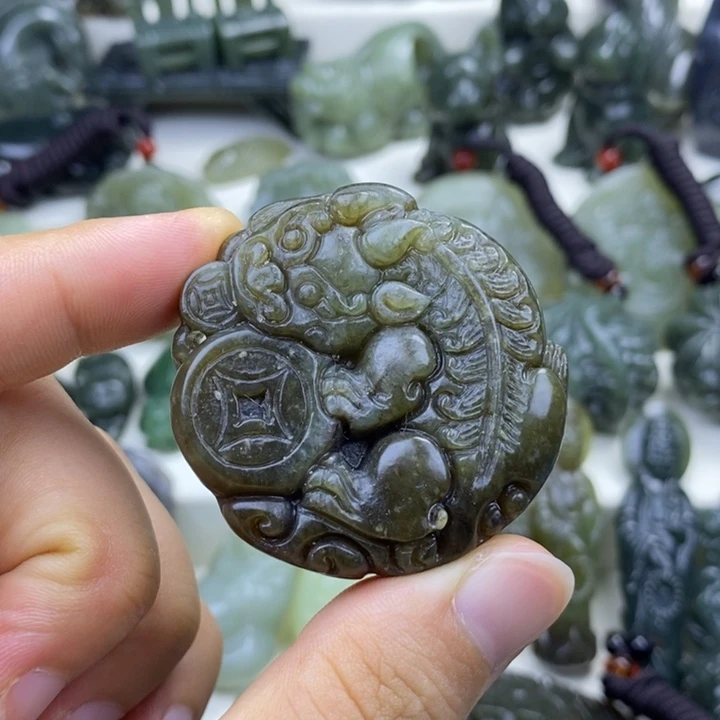 颈饰未镶嵌和田玉
