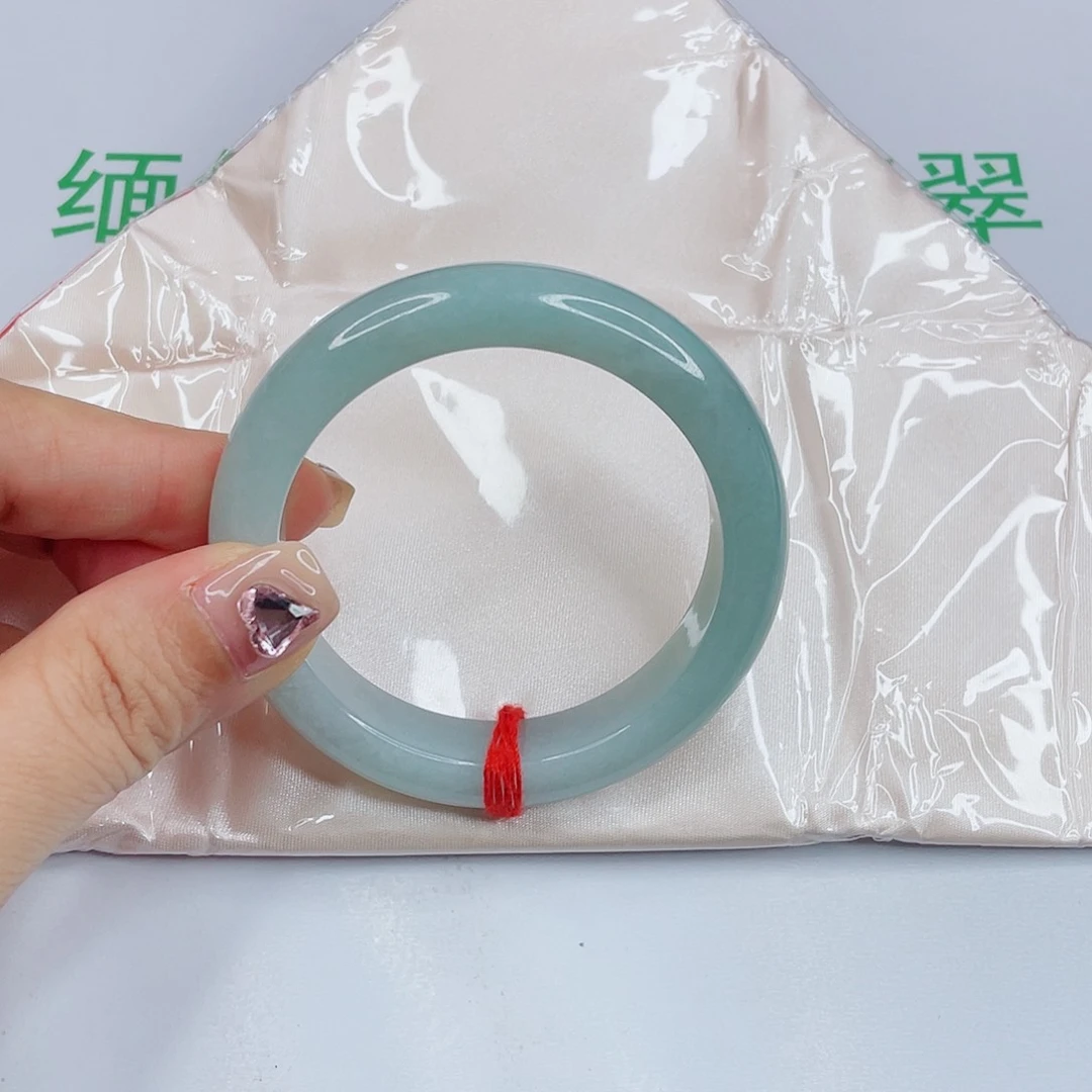 未镶嵌手镯翡翠傲****?晴蓝手镯