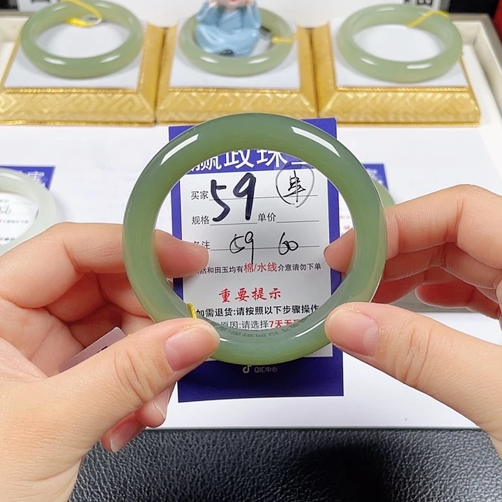 和田玉未镶嵌手镯