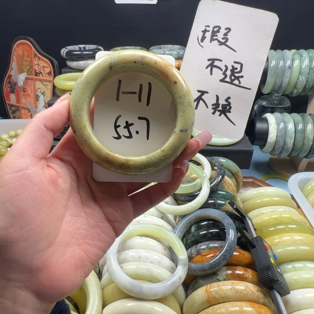 蛇纹石玉未镶嵌手镯