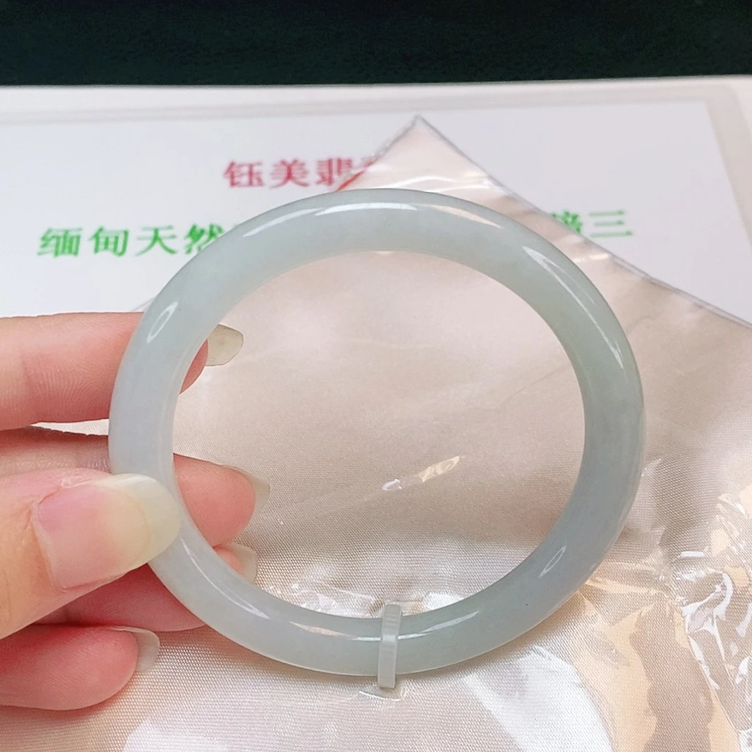 一***缘翡翠手镯未镶嵌圆条55.8