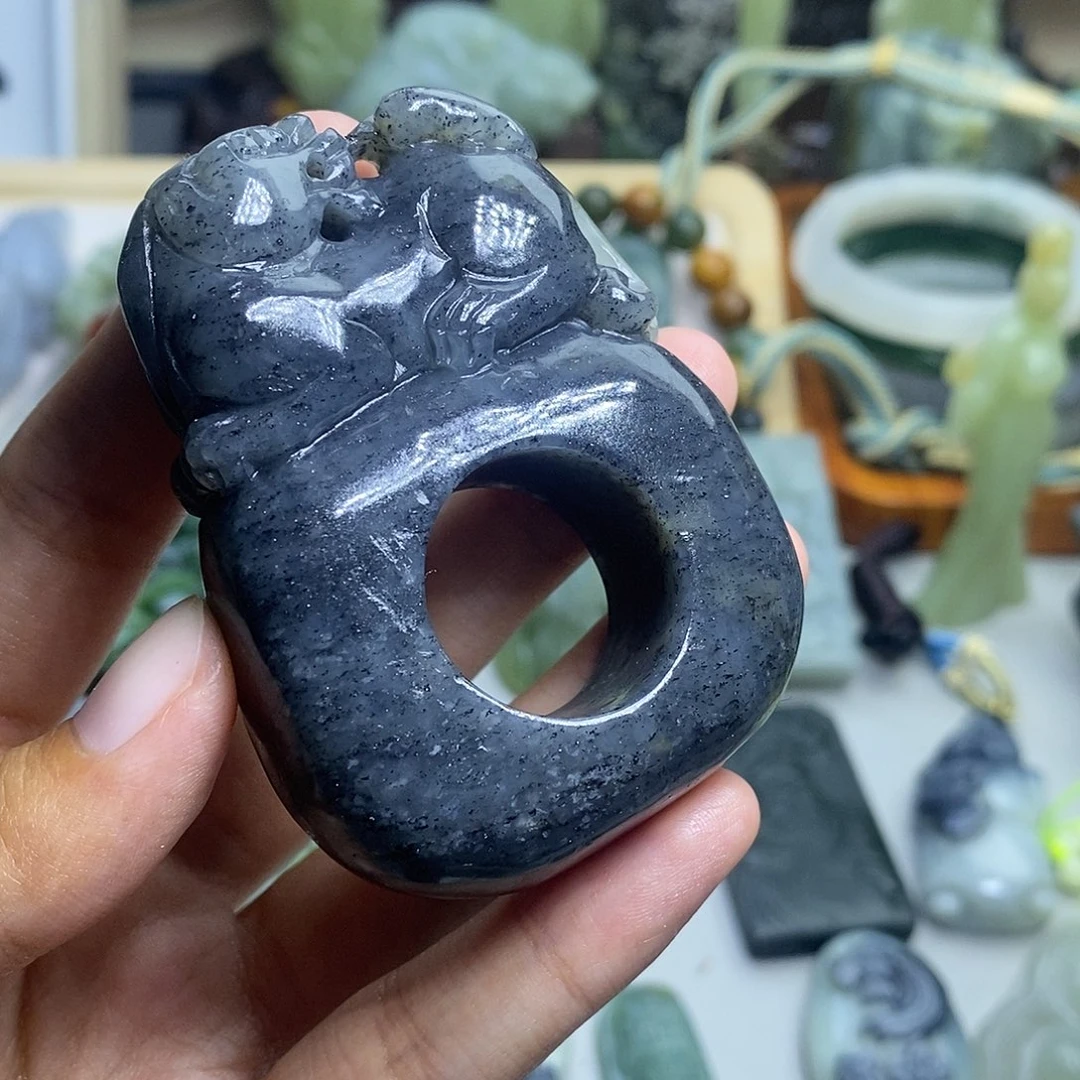 和田玉未镶嵌颈饰鸣****）