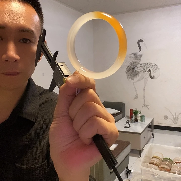微****玛瑙/玉髓未镶嵌手镯60圈口