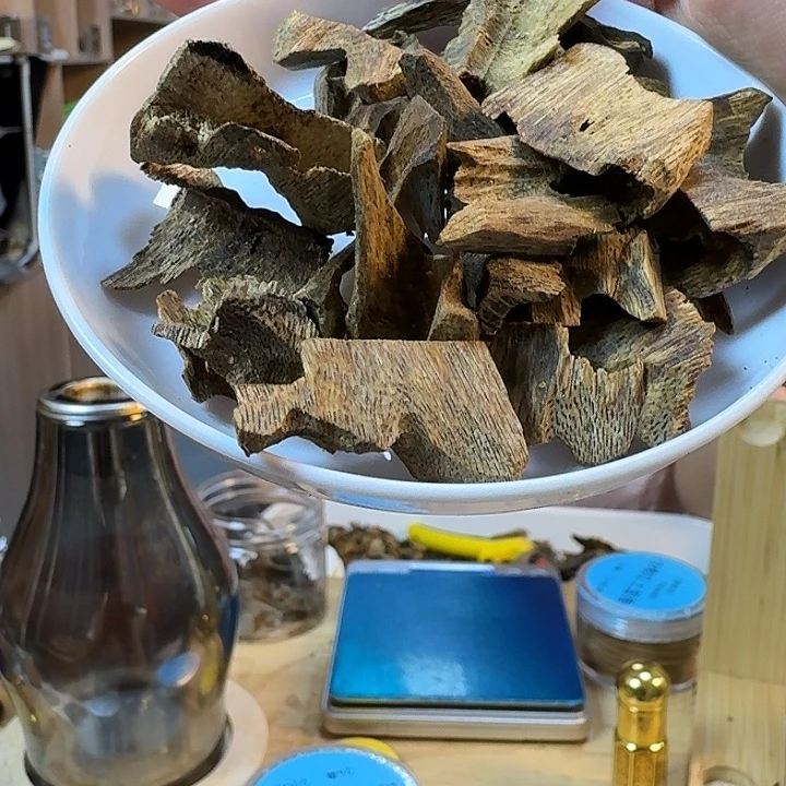 沉香19克加老白奇两面刮