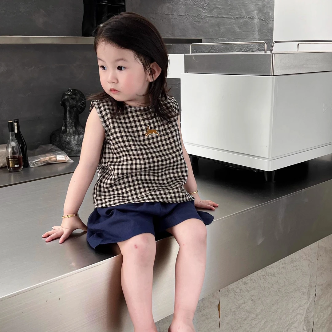 女童夏季儿童韩版套装2025夏季格子无袖背心休闲短裤两件套