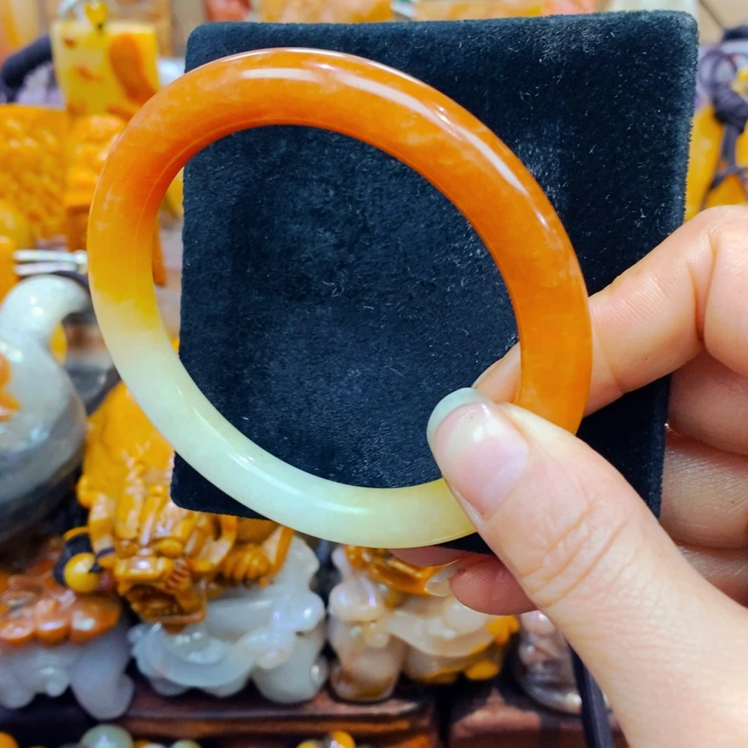 未镶嵌石英质玉（黄龙玉）颈饰