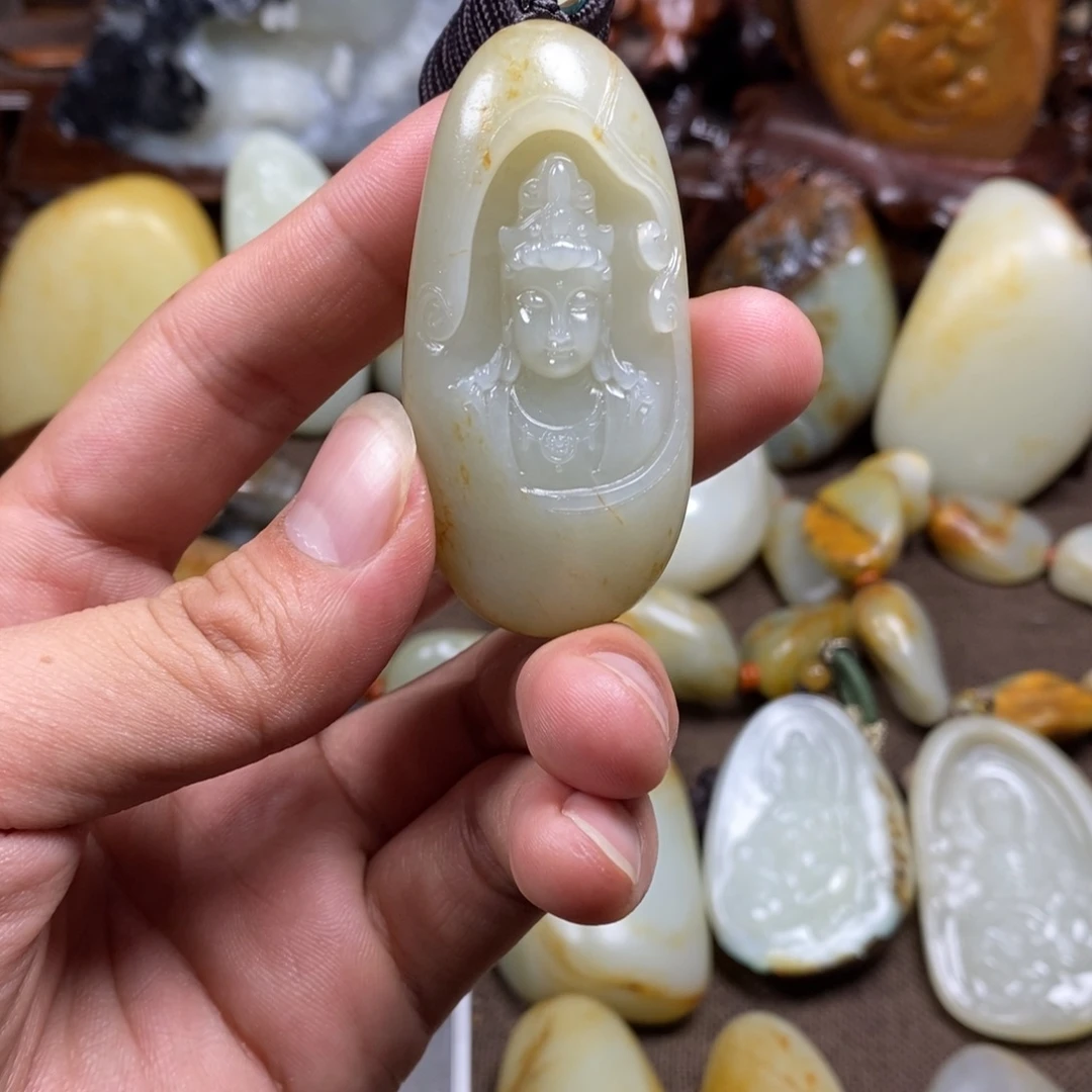 和田玉未镶嵌把件