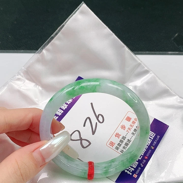 翡翠手镯未镶嵌翡翠手镯