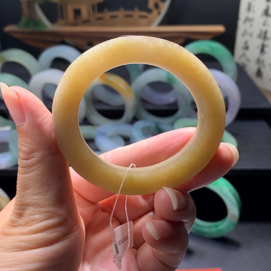 定制翡翠未镶嵌翡翠手镯