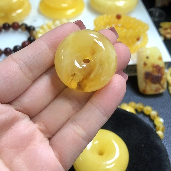 未镶嵌颈饰琥珀平安扣