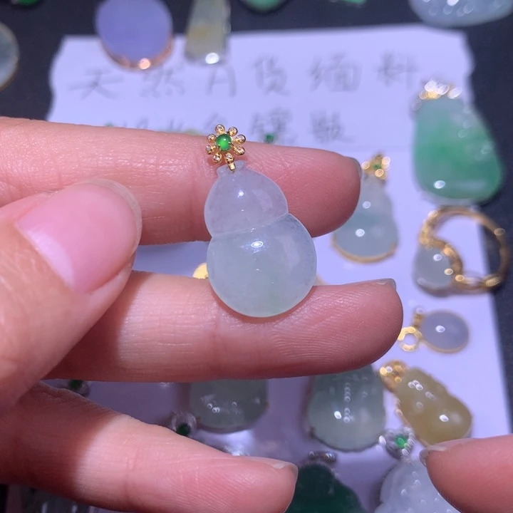 翡翠颈饰18K金镶嵌翡翠