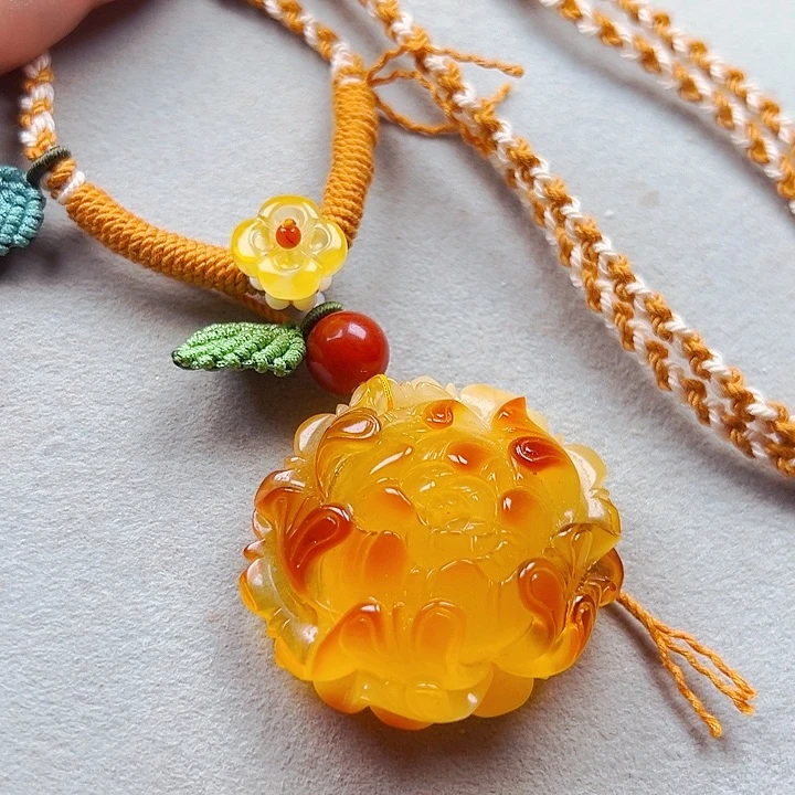 蜜蜡未镶嵌颈饰牡丹花