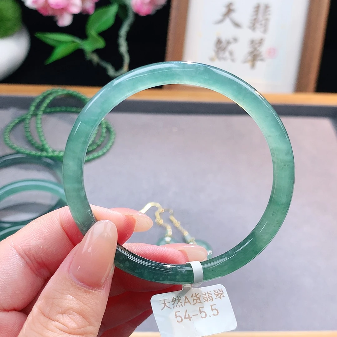 未镶嵌手镯（圆镯）翡翠