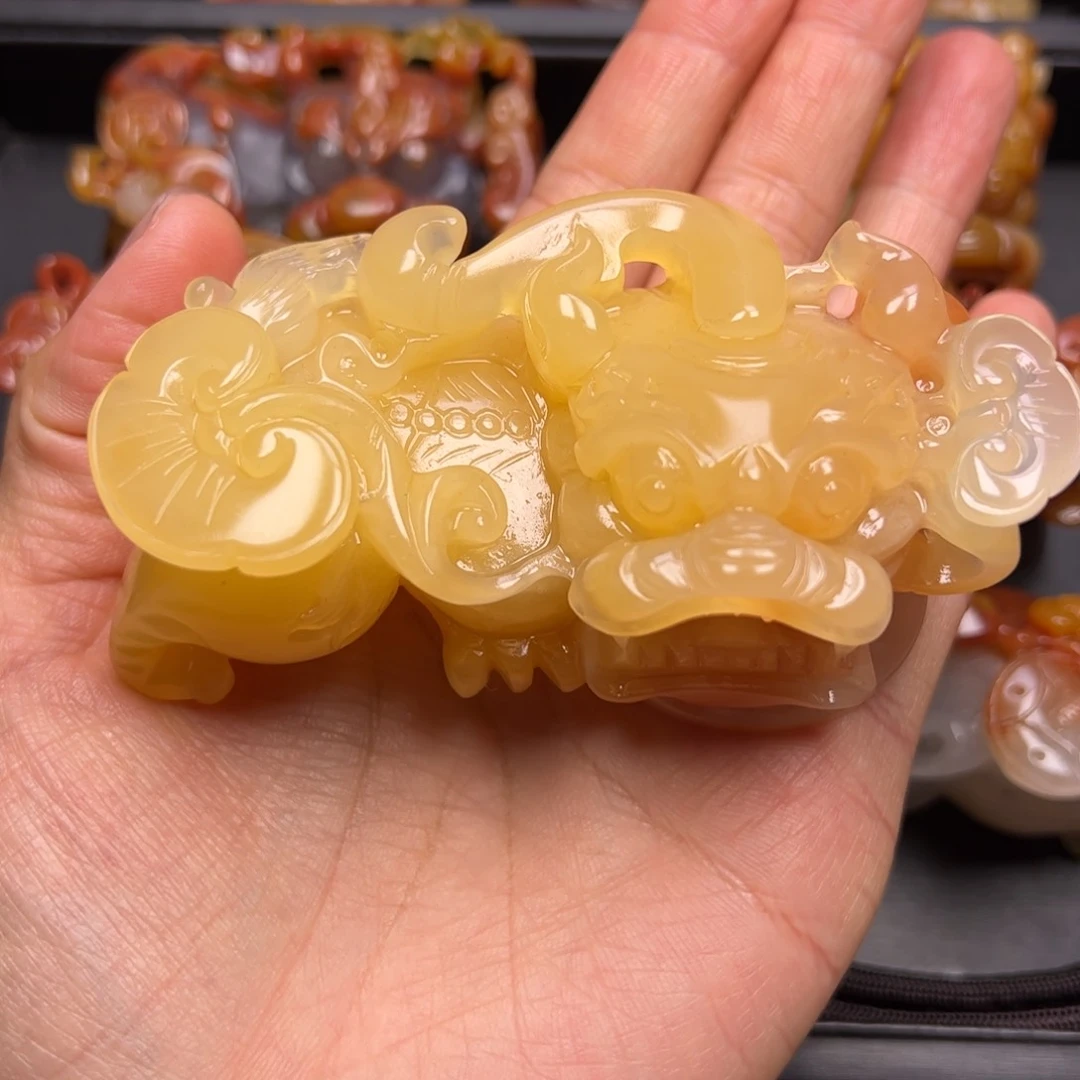 石英质玉（黄龙玉）颈饰未镶嵌