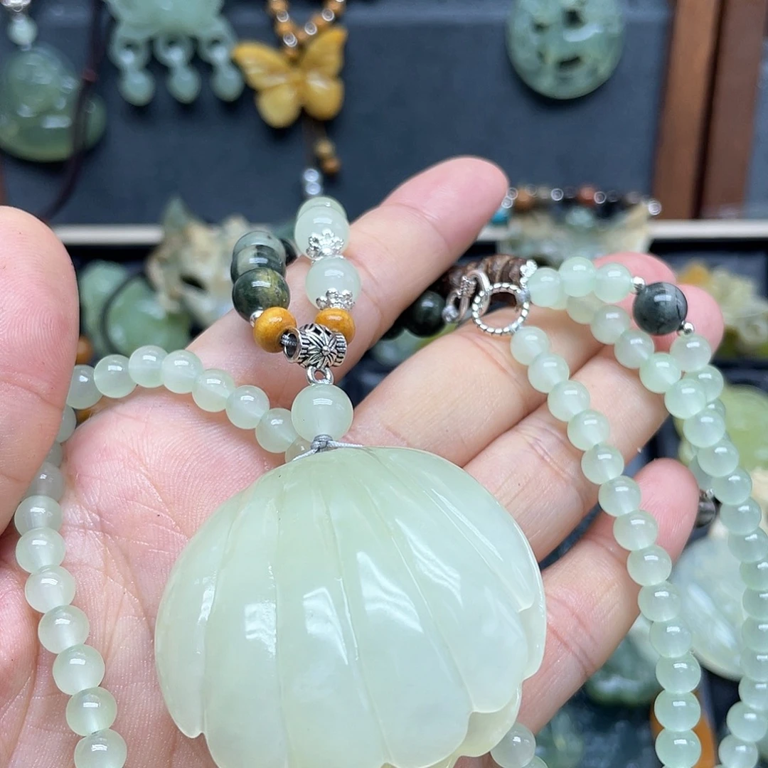 未镶嵌蛇纹石玉颈饰