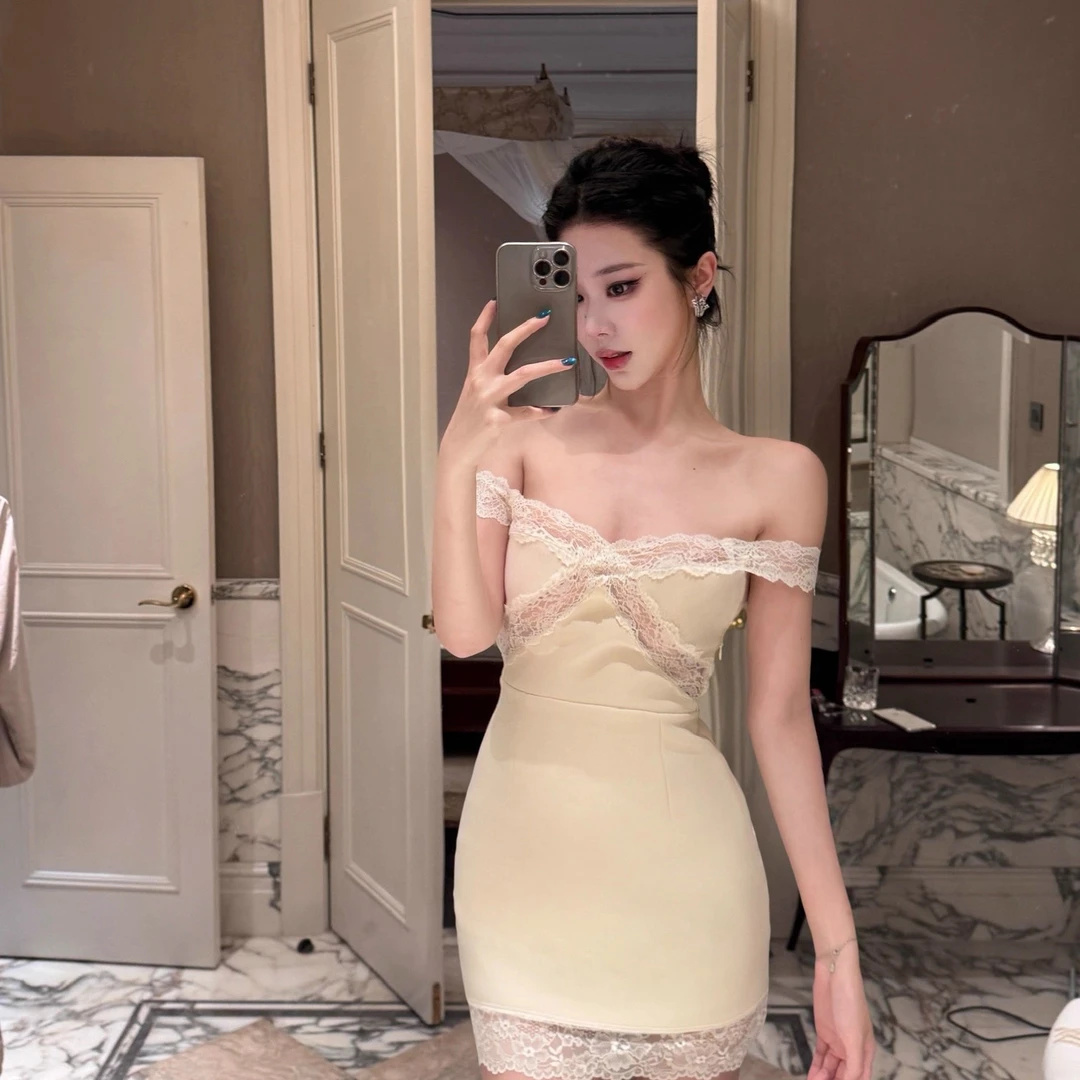 纯欲辣妹性感夏季蕾丝拼接一字肩无袖吊带连衣裙女收腰显瘦短裙