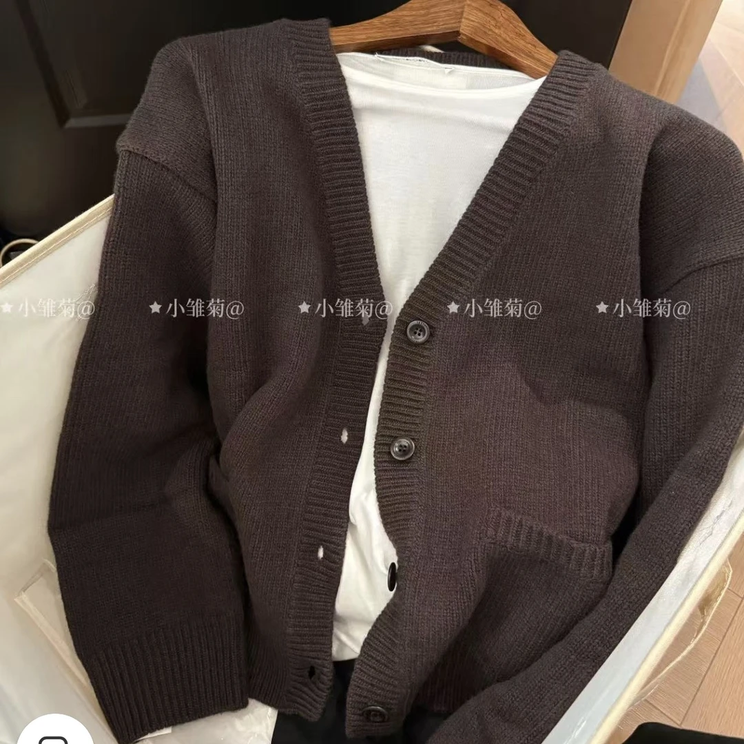 韩国正品 两口袋V领开衫 联系客服购买