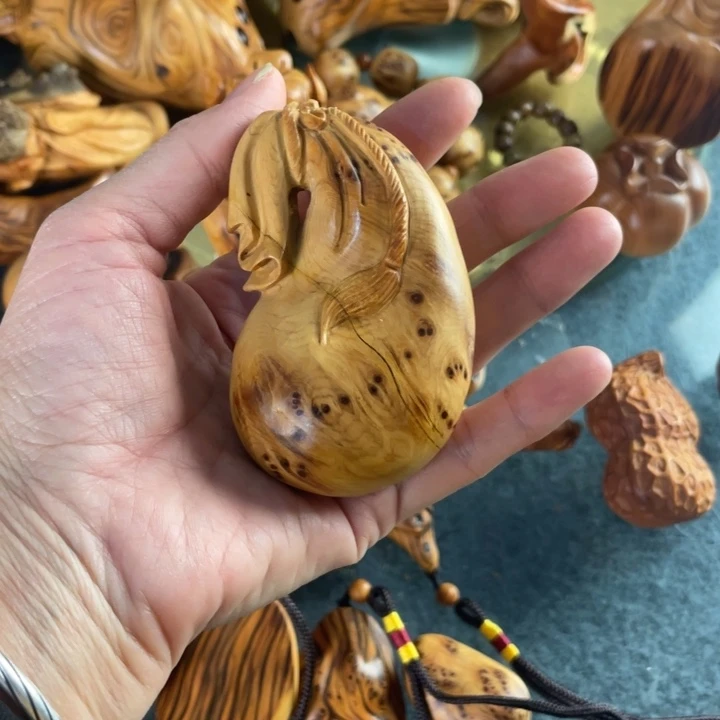 崖柏瘤疤精雕钱袋