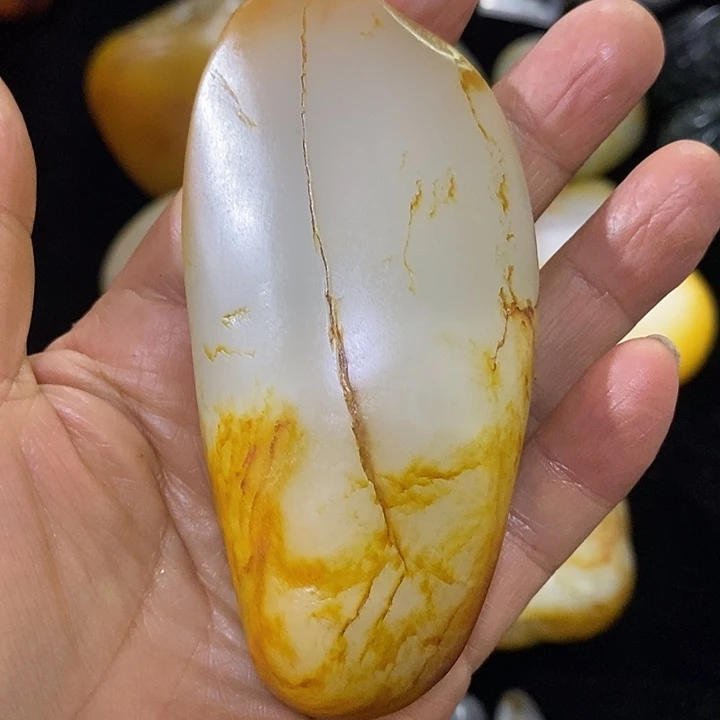 深***秀未镶嵌和田玉（糖玉）挂件