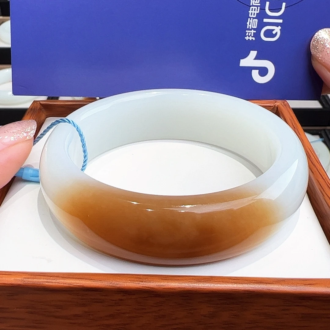 何***星未镶嵌手镯和田玉