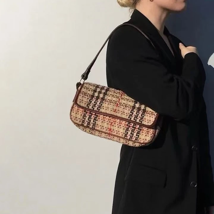 95新 BURBERRY/博柏利 95新burberry草编腋下hobo包22025850