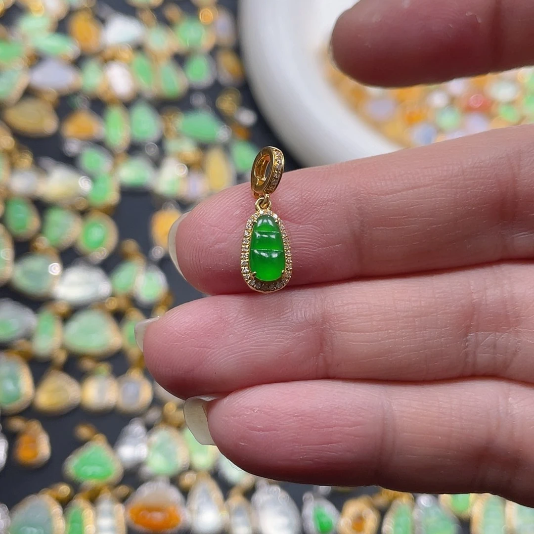 翡翠颈饰18K金镶嵌天然翡翠18kA货