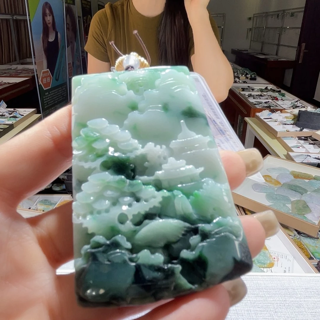 翡翠未镶嵌颈饰一