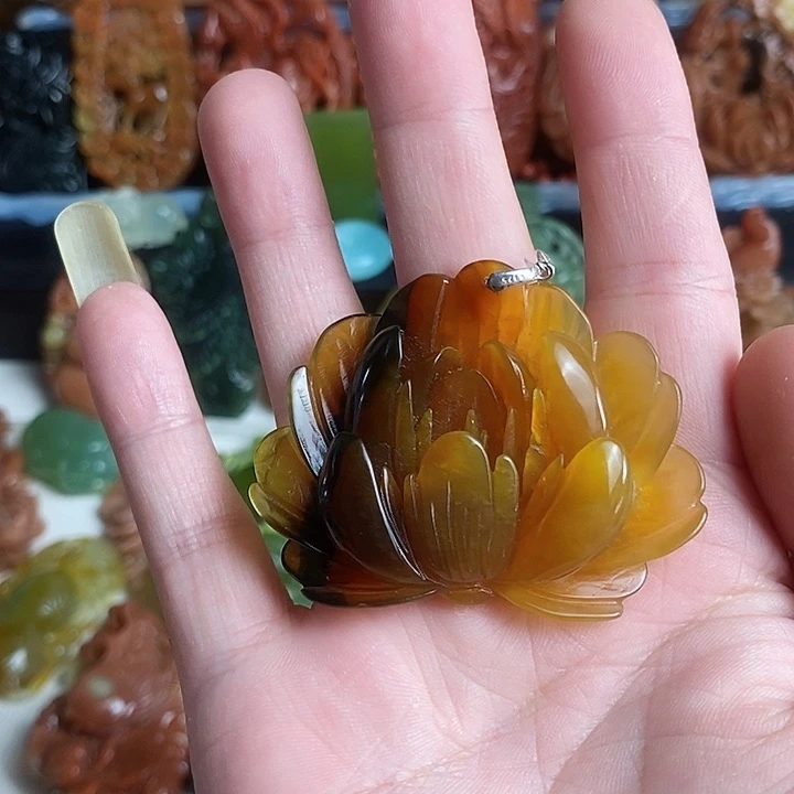 未镶嵌蛇纹石玉颈饰屹*