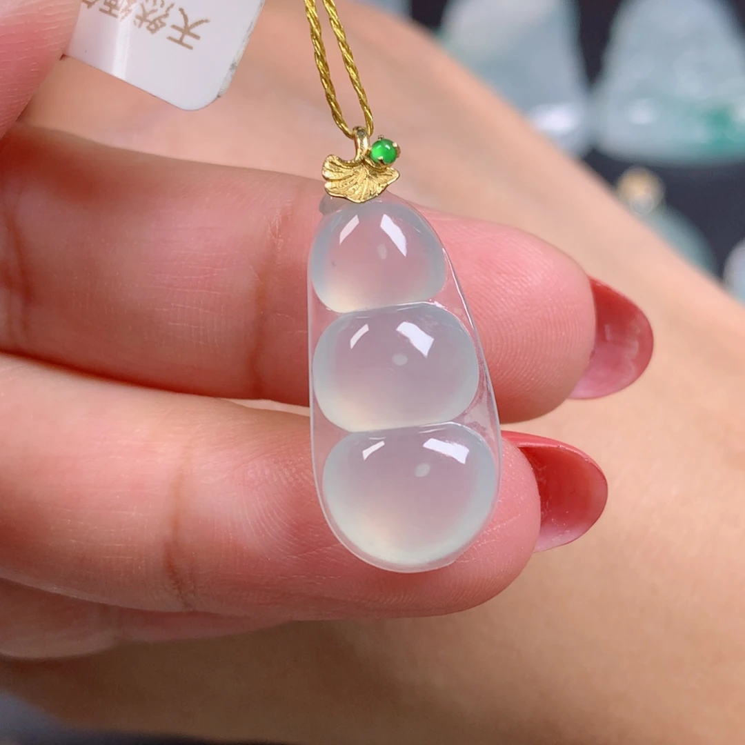 翡翠18K金镶嵌颈饰福豆