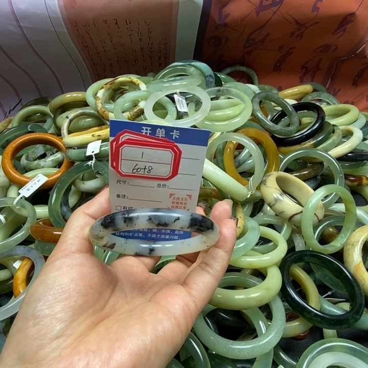 蛇纹石玉未镶嵌手镯1