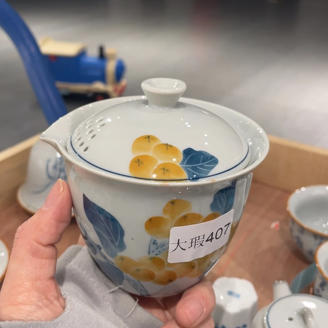 微瑕釉下彩纯手绘离***草