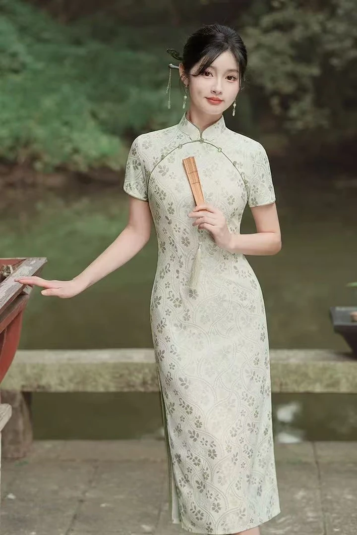 0091 米色 四叶草 美玲襟珠珠 蕾丝压花 旗袍