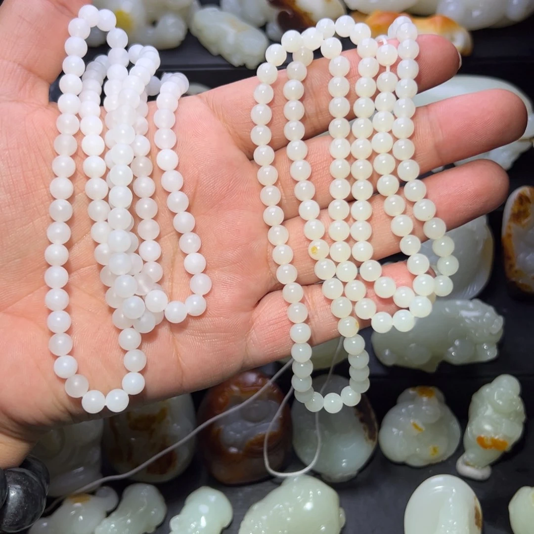 小***—和田玉未镶嵌颈饰