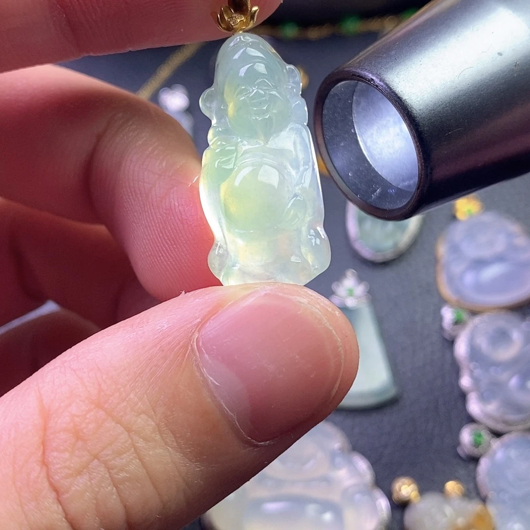 颈饰18K金镶嵌翡翠