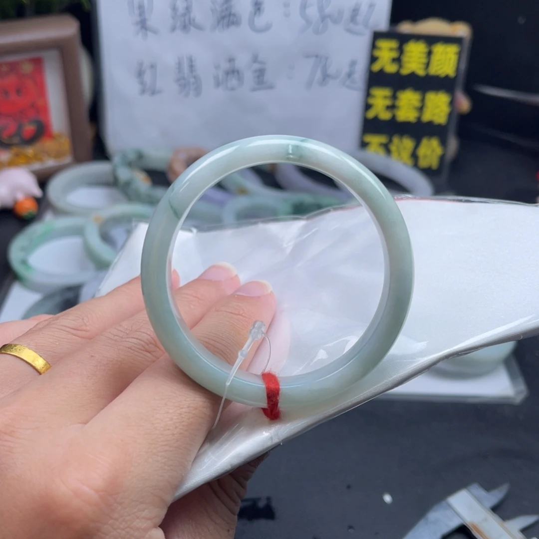 定制翡翠未镶嵌手镯