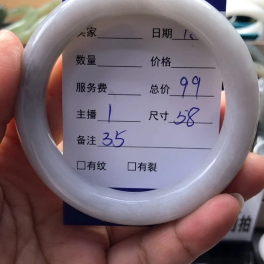 和田玉手镯未镶嵌趣**。