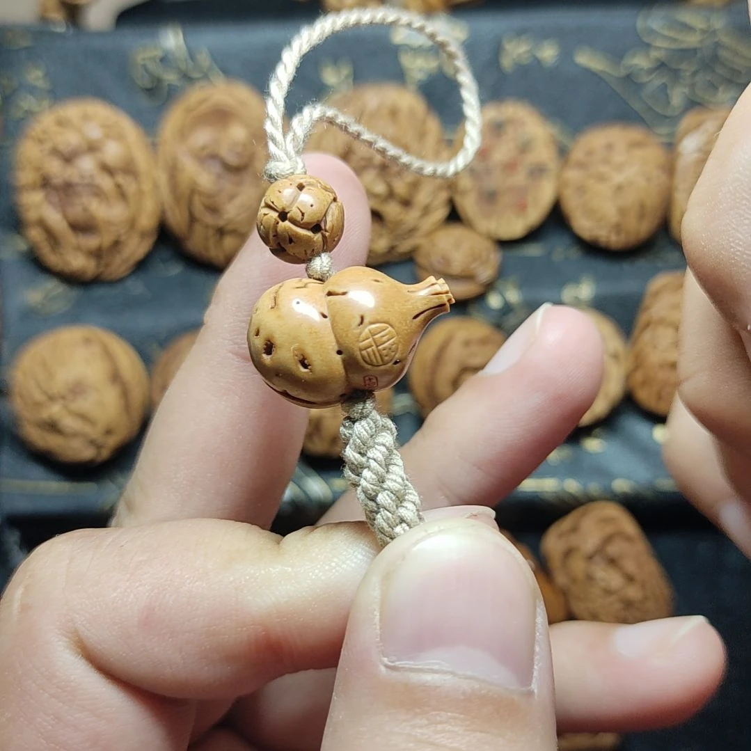 小葫芦桃核雕刻桃核雕刻