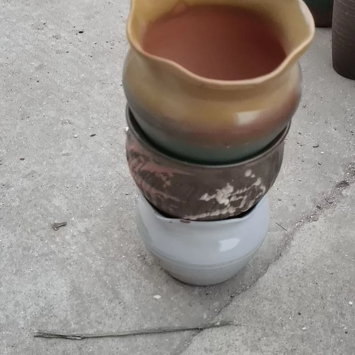 红陶瑕疵三个盆子。