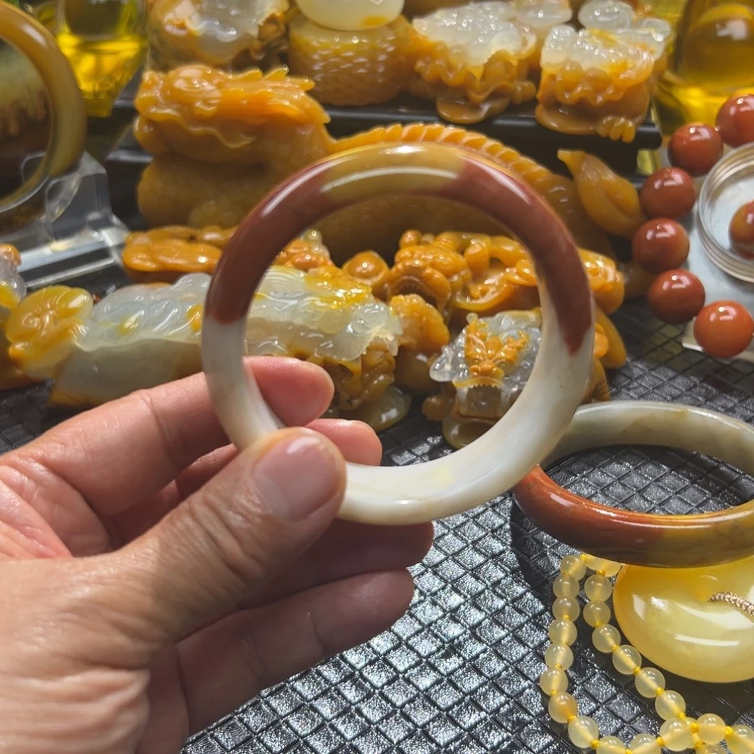 石英质玉未镶嵌颈饰
