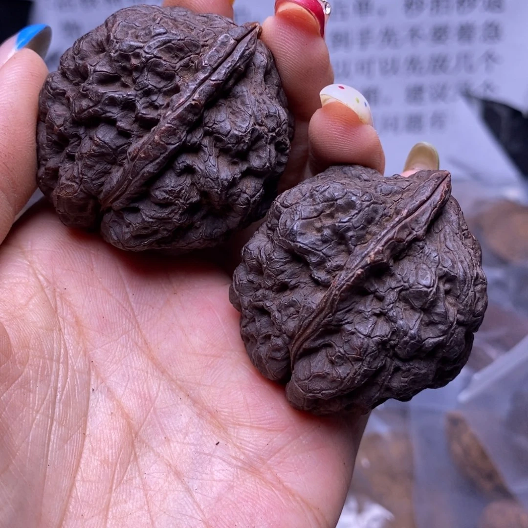 文玩核桃把件云南野生铁核桃47号42mm磕尖